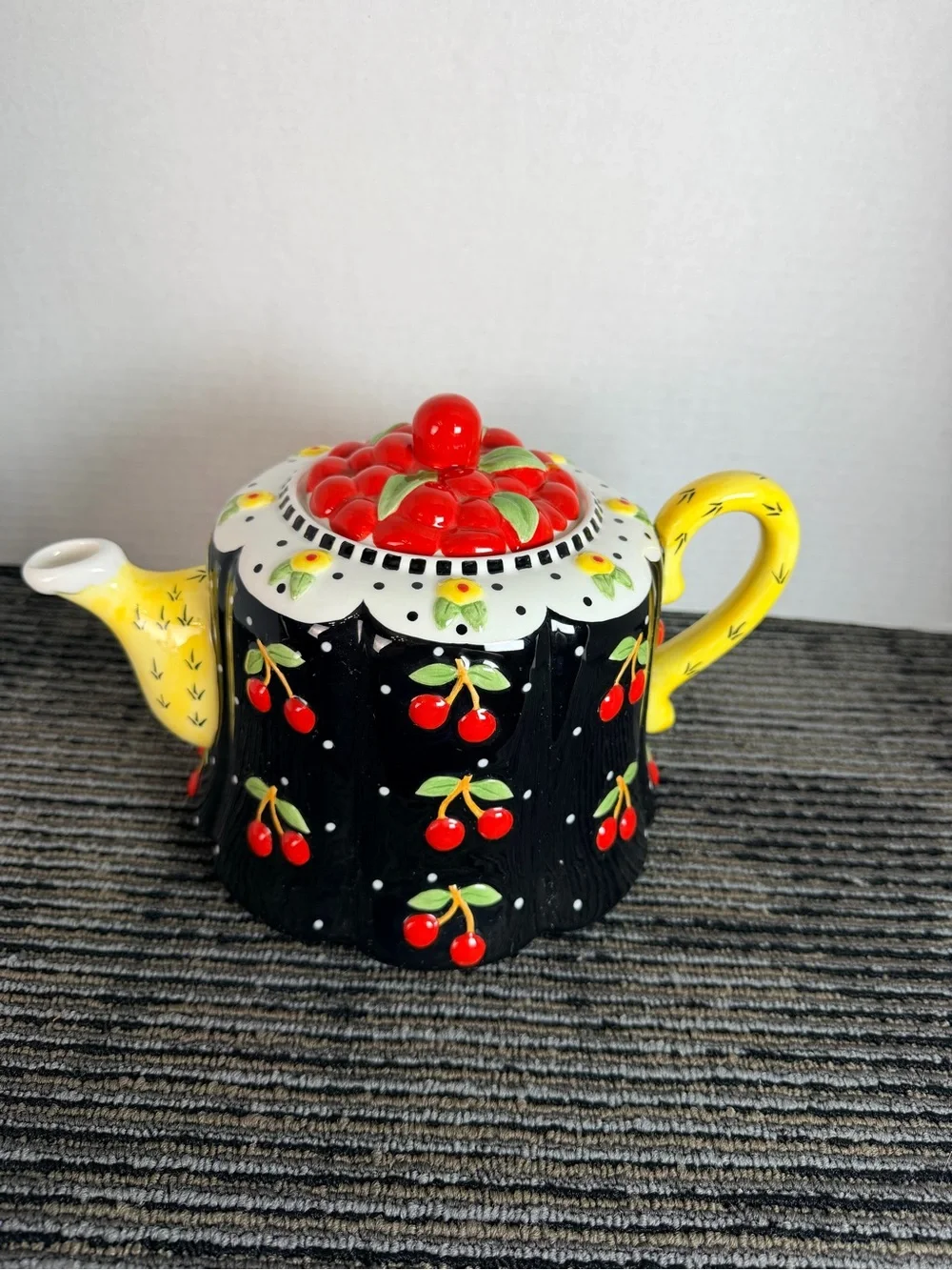 MARY ENGELBREIT CHERRY
TEAPOT - Picture 6 of 13